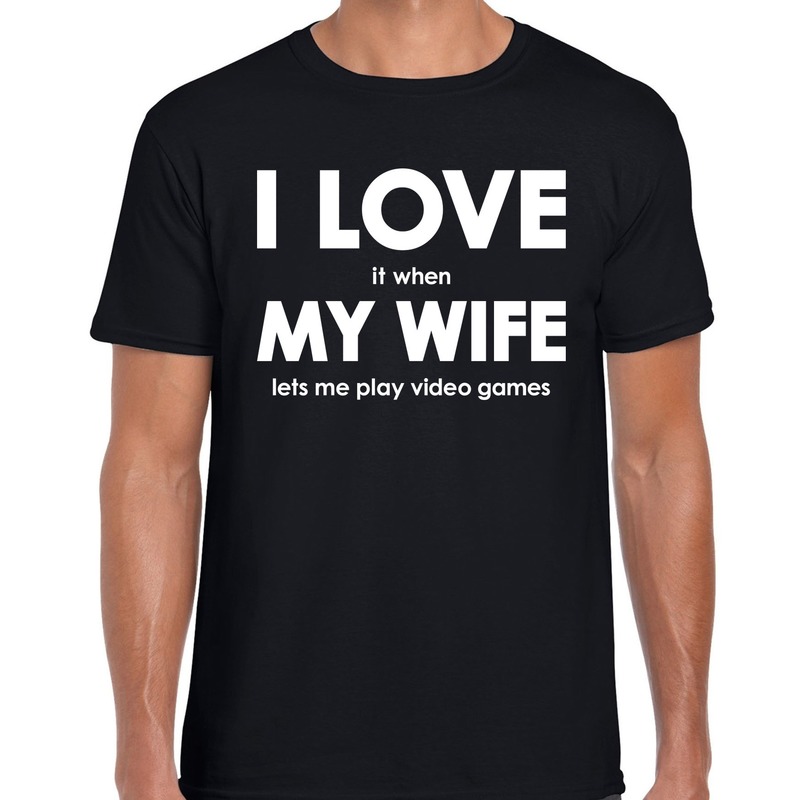 Afbeelding van I love my wife lets me play video games t-shirt zwart heren