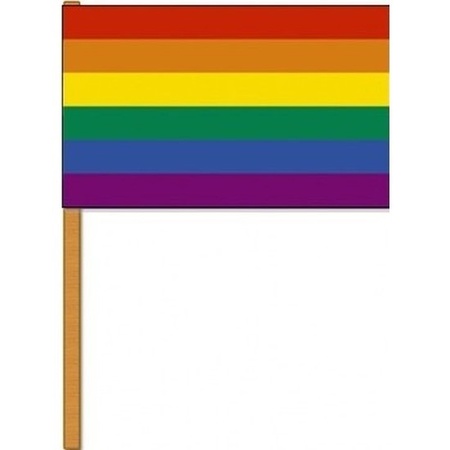 8x Luxe zwaaivlaggen regenboog 30 x 45 cm met houten stok